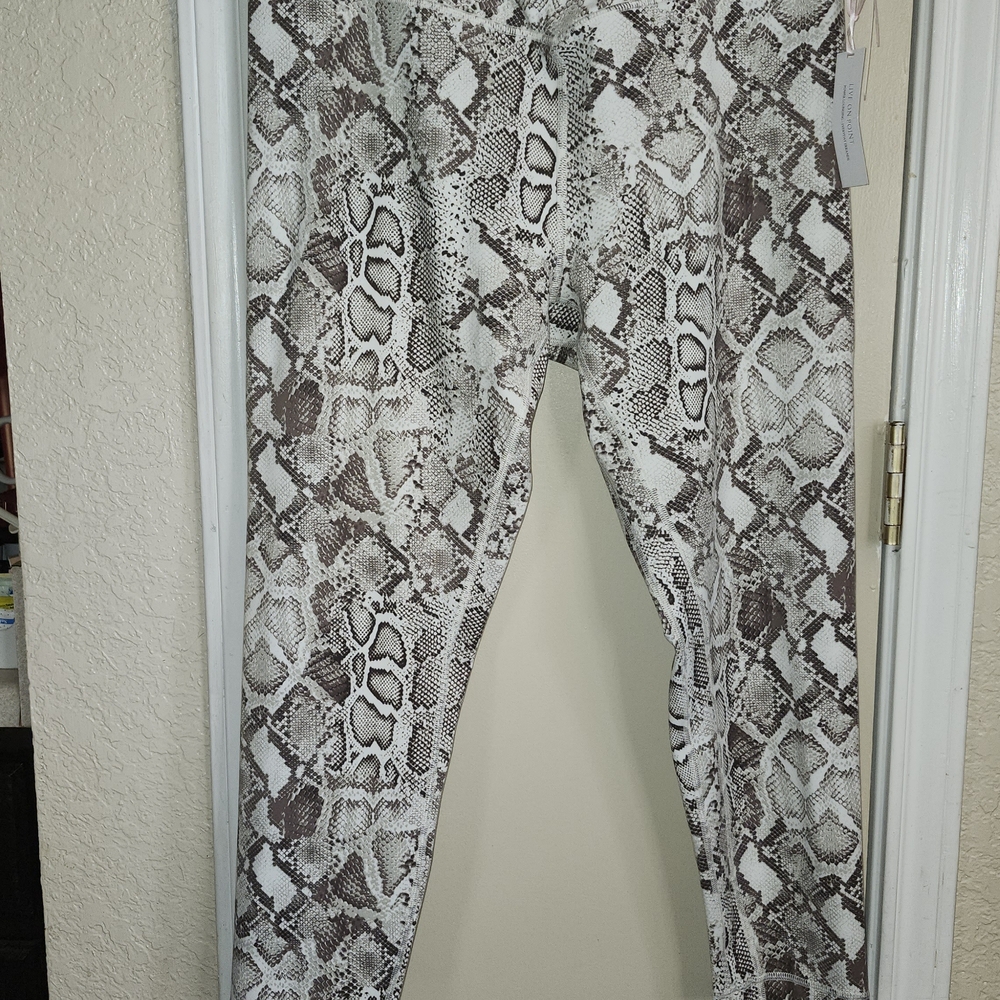 🤑SOLD🤑Victoria's Secret Brown and Cream Snake Print Leggings